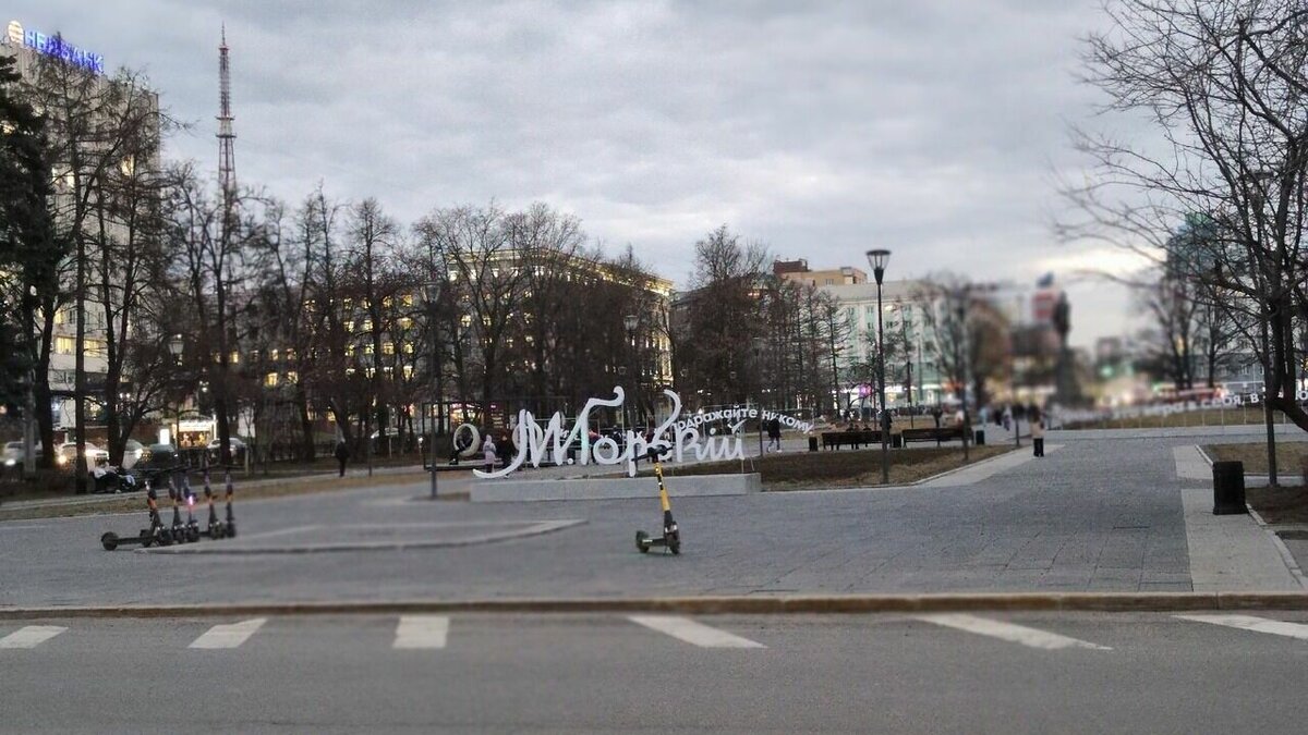     Неизвестная прогулялась накануне голышом по центру Нижнего Новгорода. Об этом рассказали горожане в социальных сетях.