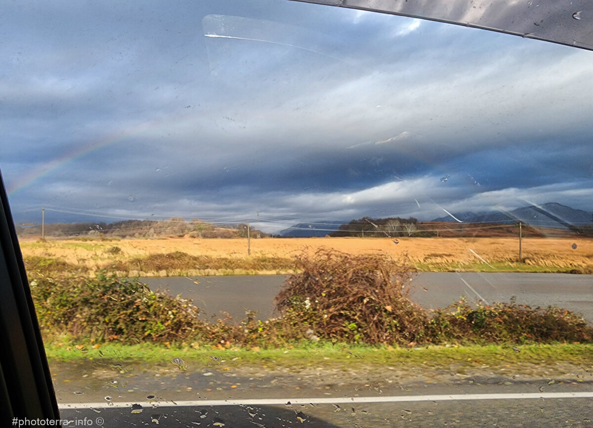 Въезжаю в Абхазию. Меня встречает дождь и радуга.  Фото: Корчагина Татьяна