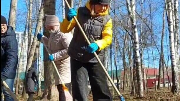     Общегородские субботники прошли в Ижевске 14 и 15 апреля.