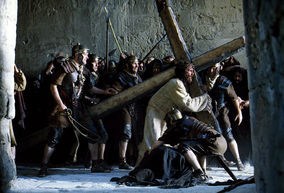 Христос страдал. Страсти Христовы Мэл Гибсон 2004. Страсти Христовы the passion of the Christ (2004). Страсти христоав мел Гибсон. Мэл Гибсон страсти Христовы 2004 Распятие.