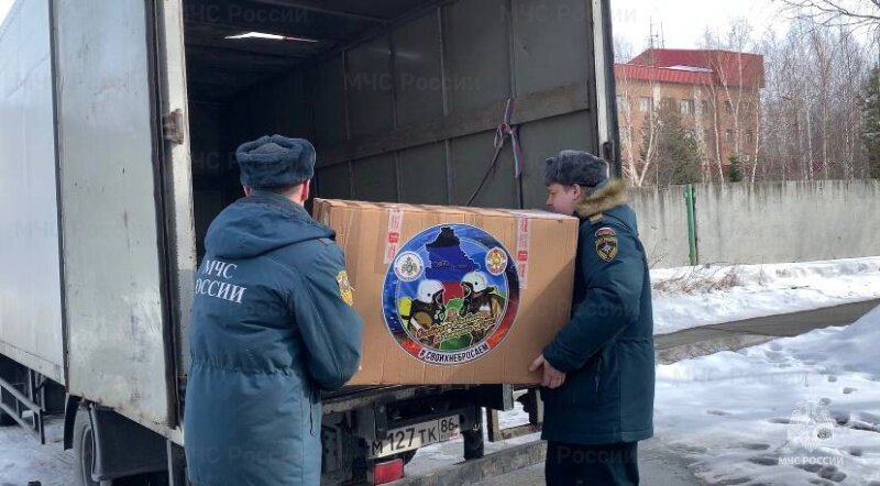    Пожарные Югры отправили посылку коллегам на Донбасс