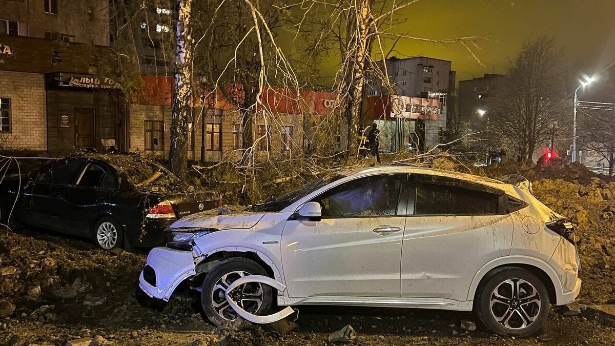     Саперы обнаружили взрывоопасный предмет в районе Белгорода, куда накануне при нештатной ситуации упал снаряд с истребителя Су-34. Власти экстренно эвакуируют жителей 17-ти близстоящих многоквартирных домов.