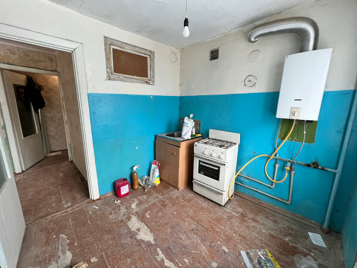 Та квартира, куда уедут наши шкафчики. Пока не могу показать перемены, ещё не доделали. А это начало