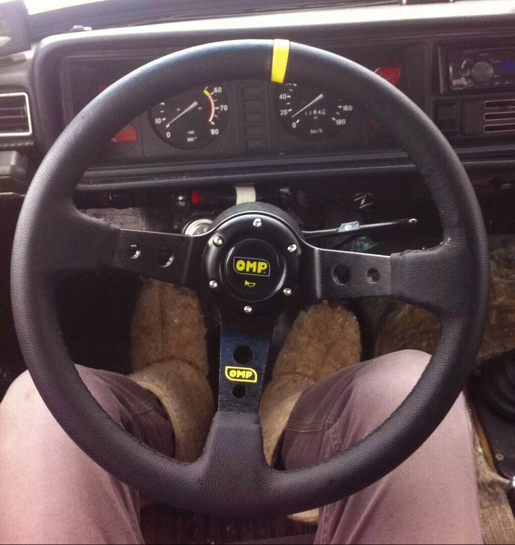 Спортивный руль , как пример внутреннего тюнинга