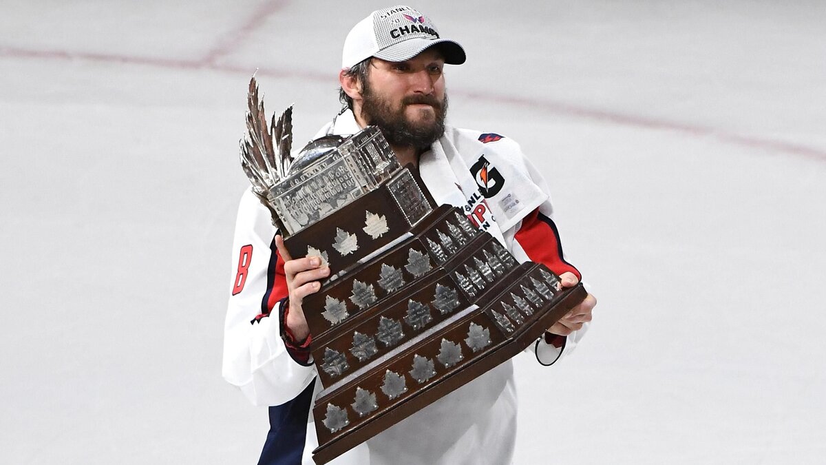 Овечкин Конн Смайт. Овечкин с Кубком Стэнли. CONN Smythe Trophy Овечкин.