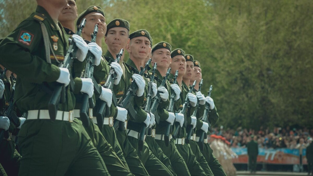     Ограничение движения связано с репетицией Парада Победы на Центральной площади Ижевска.