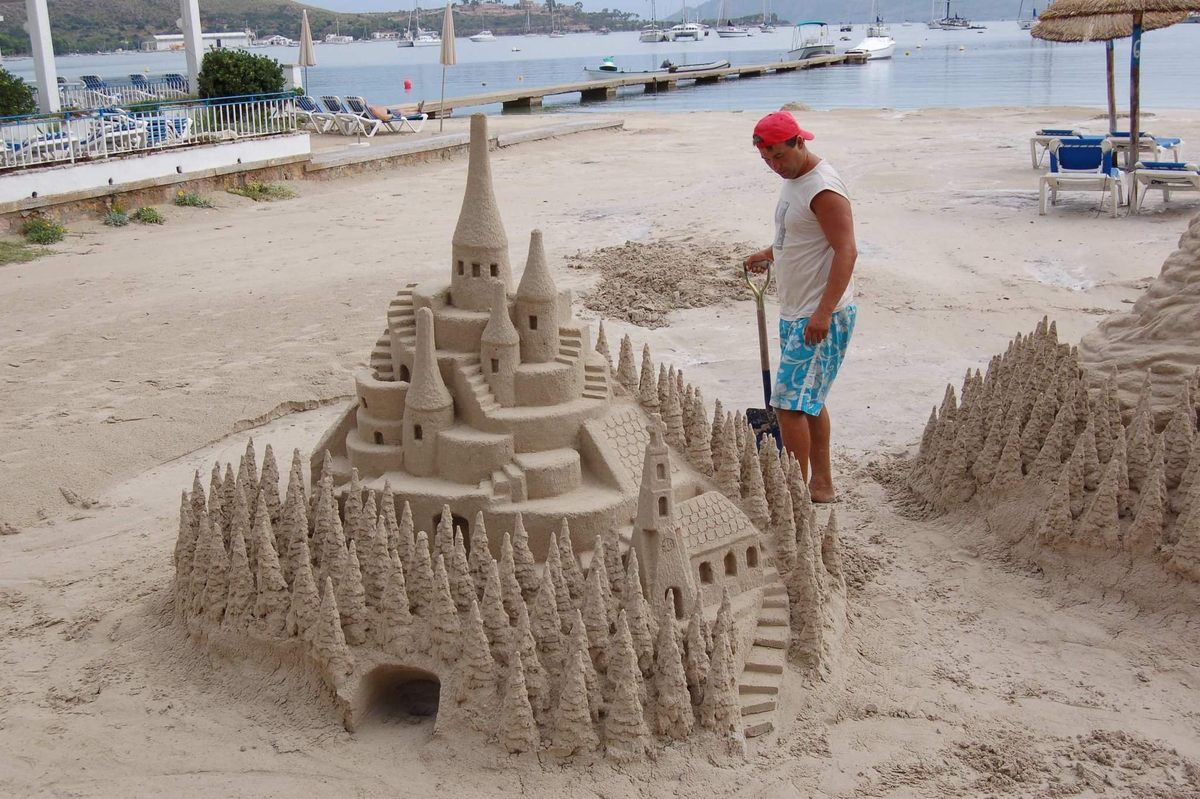 Интересно, сколько ушло времени на такой замок?