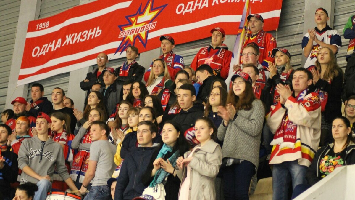     В клубе Высшей хоккейной лиги «Омские крылья» отказались подтвердить переход туда на пост главного тренера наставника ижевской «Ижстали» Рамиля Сайфуллина. Ранее о трансфере сообщало издание «Чемпионат». Но пресс-служба «Омских крыльев» призвала доверять только официальным источникам.