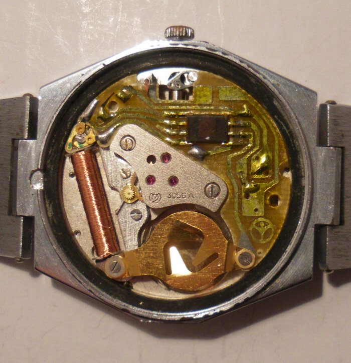 Стоит ли ремонтировать кварцевые часы?