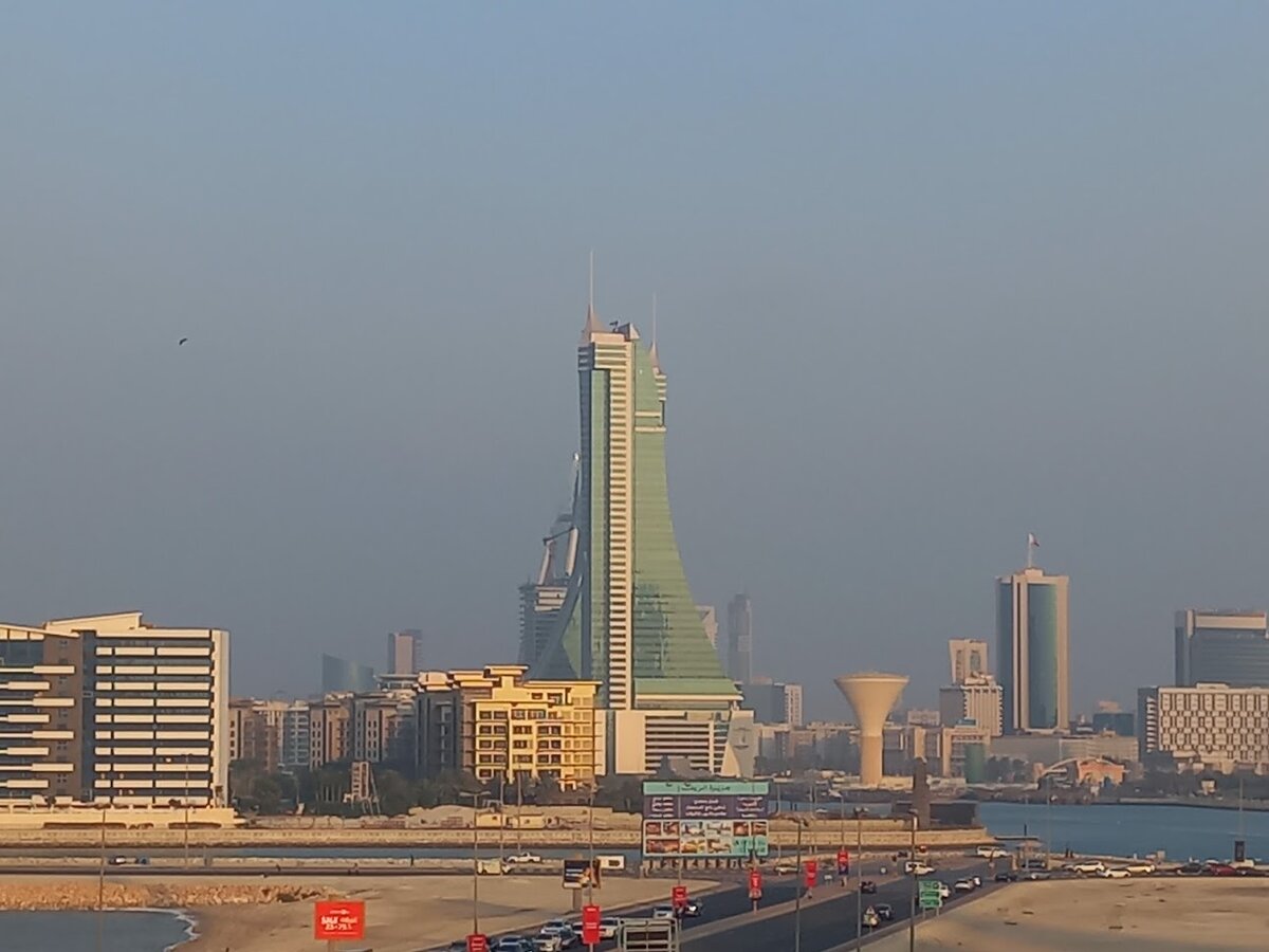 Типичный городской пейзаж. Умеренная песчаная буря