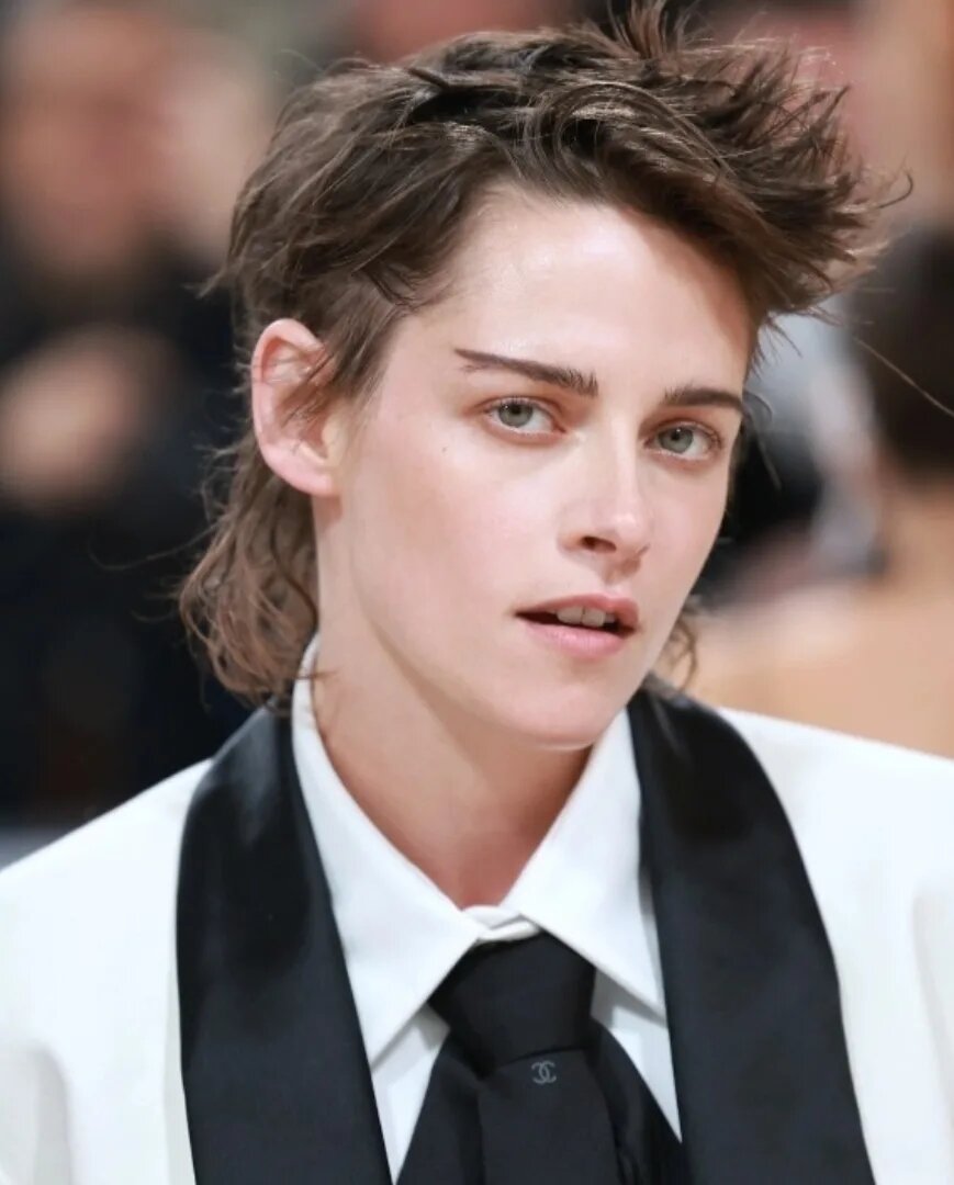 Парижский шарм в стиле Tomboy: образ Кристен Стюарт для Met Gala 2023. |  Юлия Ч. Разговоры о красоте. | Дзен