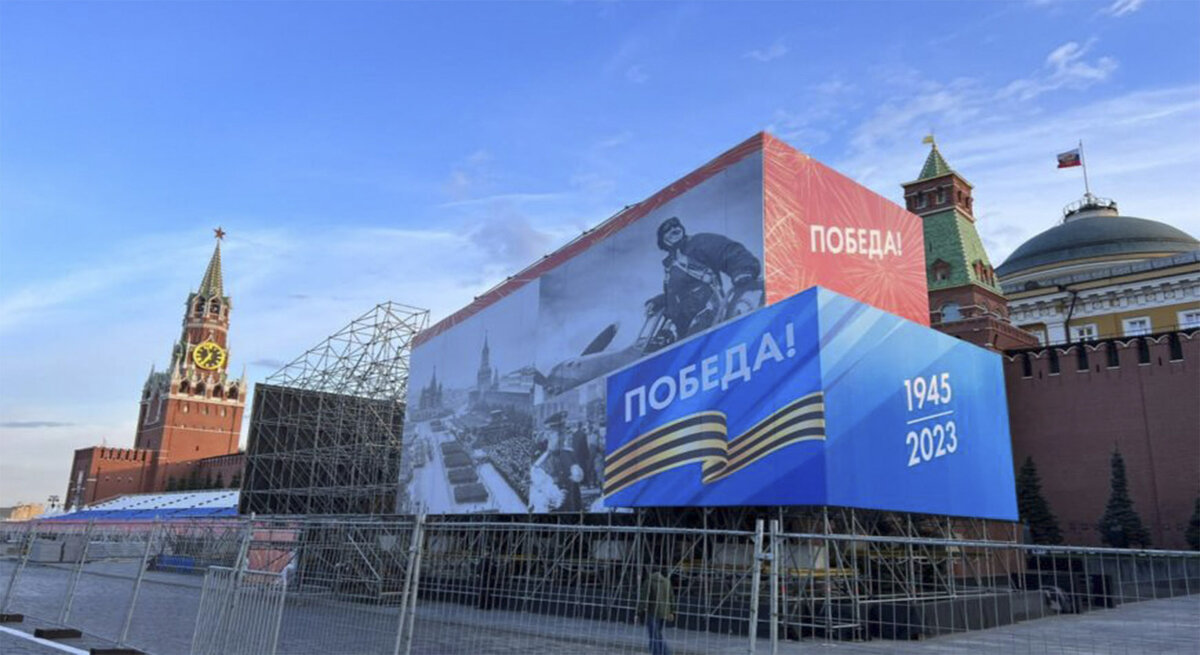 задрапированный Мавзолей Ленина