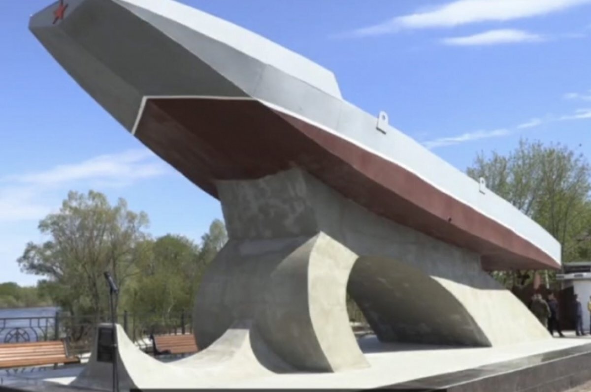    В Гороховце открыли памятник десантному боту