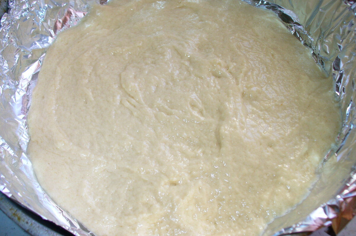 Кухня тесто на кефире. Тесто на галушки на кефире с капустой. Выкладываем сырную массу на тесто. Выкладывание начинки из капусты на тесто. Какое тесто должно быть в штруделе.