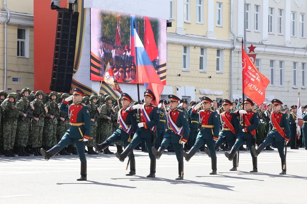    В параде принимают участие пешие и механизированные колонны Pravda-nn.ru