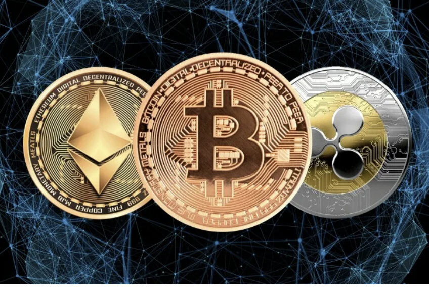 Криптовалюты стали незаменимым инструментом для финансовых операций в современном мире. Однако, на сегодняшний день существует уже более тысячи различных криптовалют. В этой статье мы рассмотрим основные типы криптовалют и их отличия.

Биткоин
Самая известная криптовалюта, которая была создана в 2009 году. Биткоин можно приобрести на различных биржах и использовать для оплаты товаров и услуг. Однако, продолжаются дискуссии о проблеме с масштабированием и высоких комиссиях.

Альткоины
Это криптовалюты, которые создаются на основе технологии блокчейна и биткоина, но имеют отличия в технологии, смысле, назначении и правилах минирования. К таким криптовалютам относятся Эфириум, Биткоин Кэш, Лайткоин, Рипл, Нео и другие. Они имеют собственные блокчейны и используются для различных целей, таких как хранение данных, проведение финансовых транзакций, создание децентрализованных приложений и т.д.

Стейблкоины
Это криптовалюты, обеспеченные физическими активами, такими как фиатные деньги, золото, серебро и т.д. Эти криптовалюты созданы для того, чтобы уменьшить волатильность цены и сделать их более стабильными и надежными.

Токены
Это криптовалюты, созданные на основе блокчейна, которые используются как средство оплаты за услуги в рамках определенной экосистемы. Токены могут быть проданы в рамках начального монетного предложения (ICO) в обмен на фиатные деньги или другие криптовалюты.

В заключение, криптовалюты имеют различные типы и характеристики, которые отличают их друг от друга. Биткоин является самой известной и широко используемой криптовалютой, но альткоины, стейблкоины и токены также имеют свои особенности и преимущества. При выборе криптовалюты для инвестирования или использования в качестве средства оплаты, необходимо учитывать их особенности и цели использования.