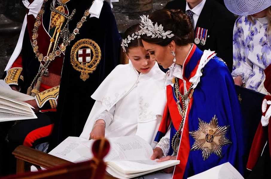 где остались короли. король испании филипп и королева летиция. где остались короли. коронация короля бельгии филиппа. король норвегии и королева соня.