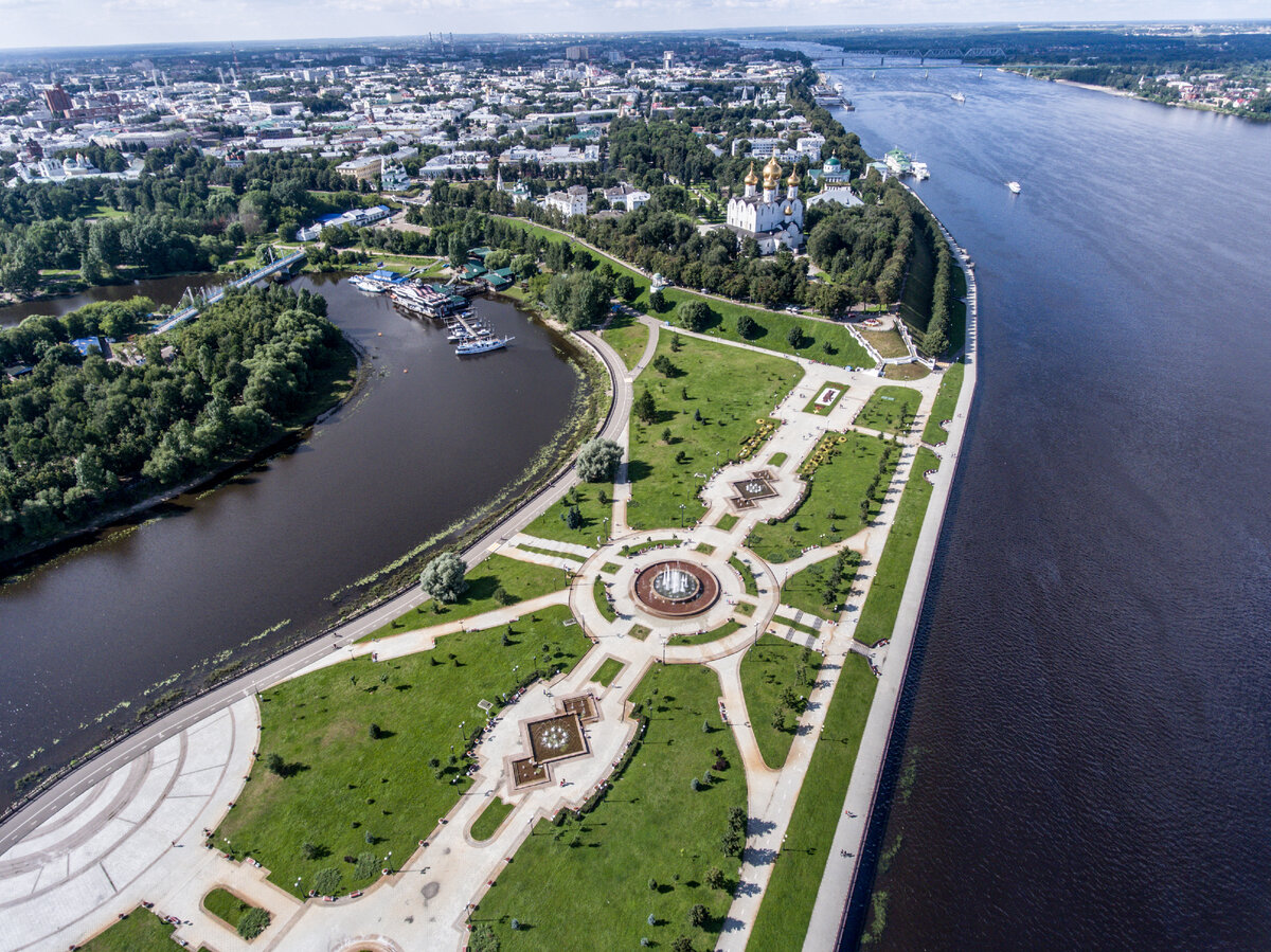 Где сделать фото ярославль. Ярославль центр набережная. Ярославль виды города. Ярославль сверху. Ярославль набережная сверху.