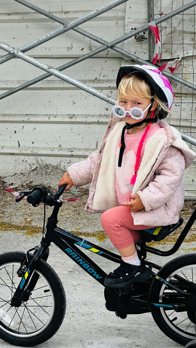 Ездили в сад на велосипеде, но зря. 