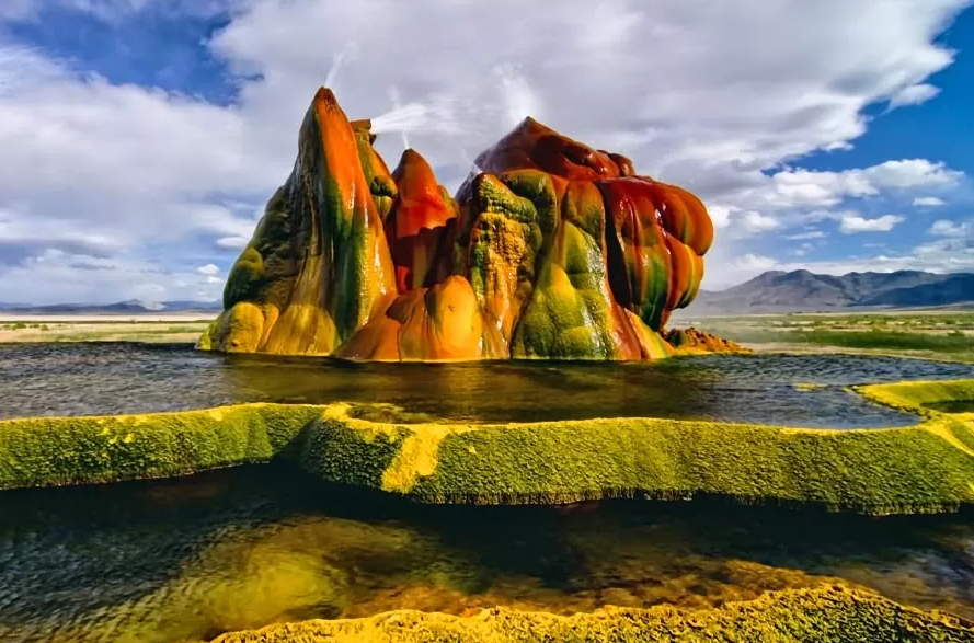 Fly Geyser (США)