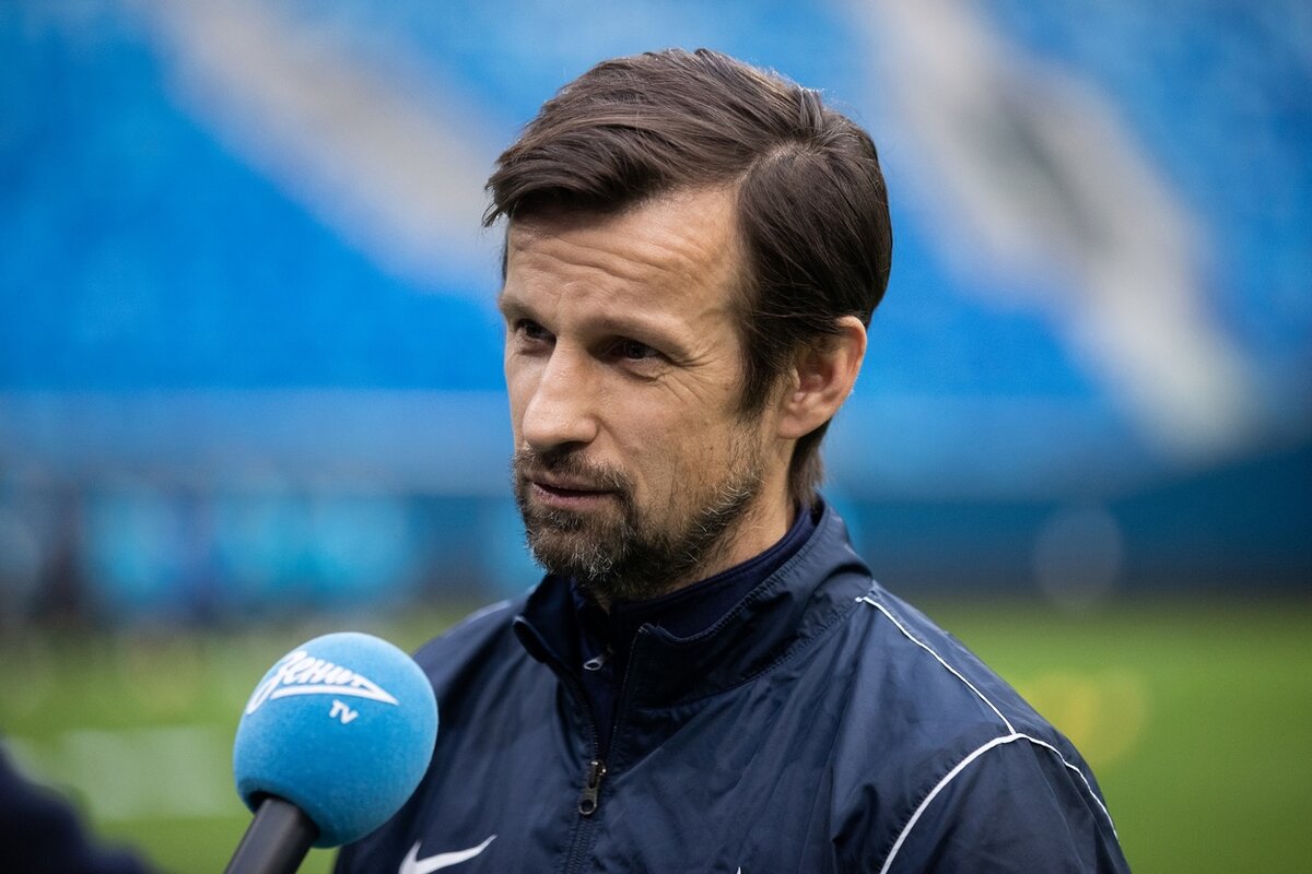 - Сережа, ты колбасу "под водку" будешь? - Я  вегетаниар… вегетарина… вегетанира… БУДУ!!!