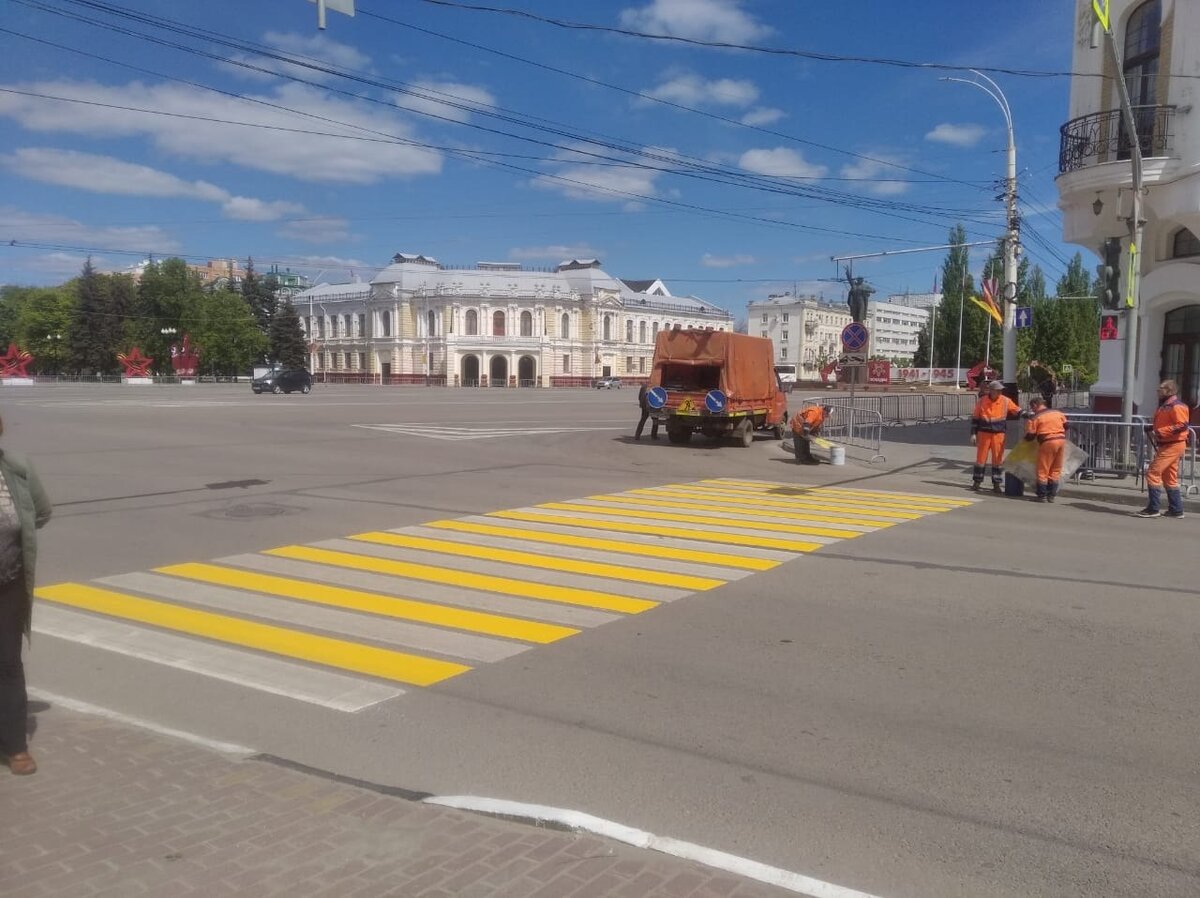 После центра города рабочие переходят к второстепенным улицам