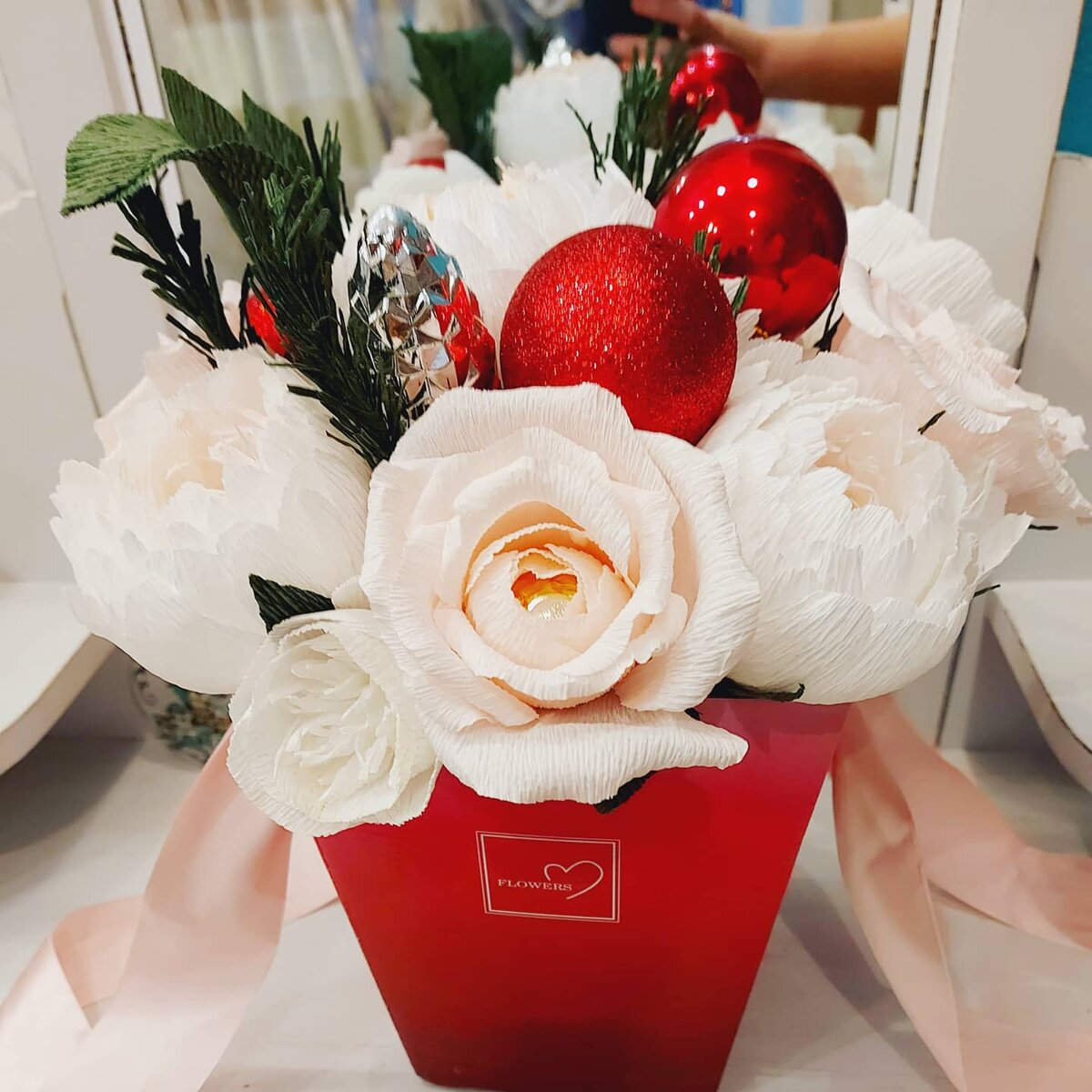 Бумажный букет с конфетами. 2021 год.