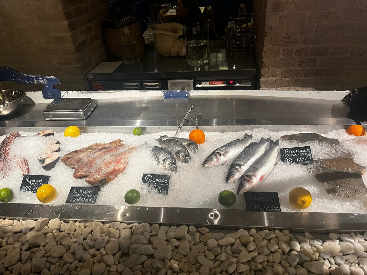 ледяная витрина на 1 этаже