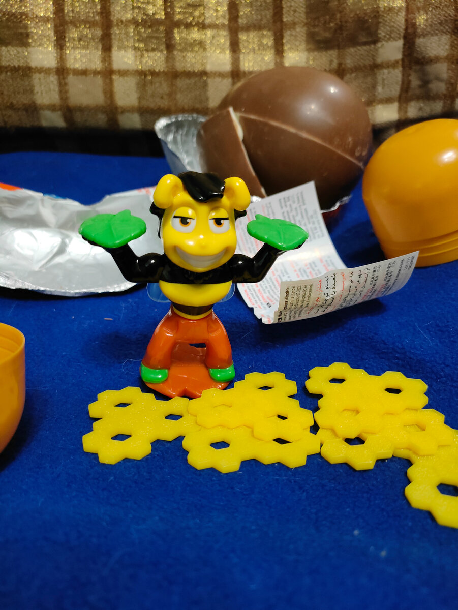 Игрушка пчела из коллекции Kinder Maxi