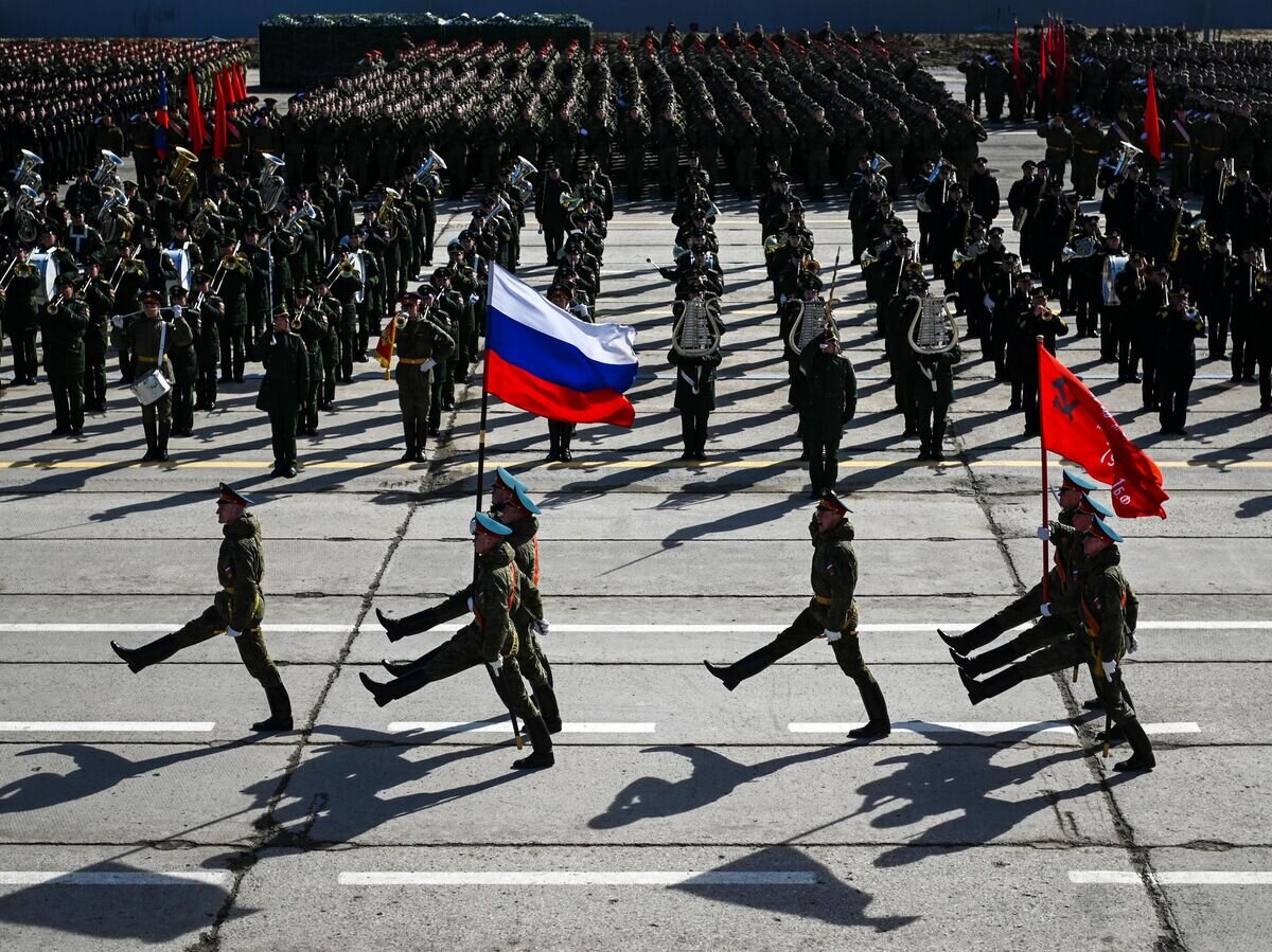    Военнослужащие Преображенского полка на репетиции парада Победы на полигоне Алабино© РИА Новости / Павел Бедняков