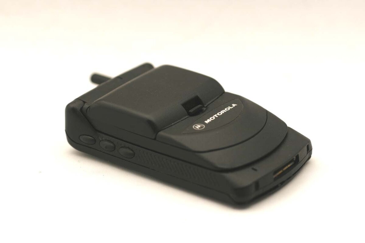 Motorola StarTAC. Фото из открытых источников