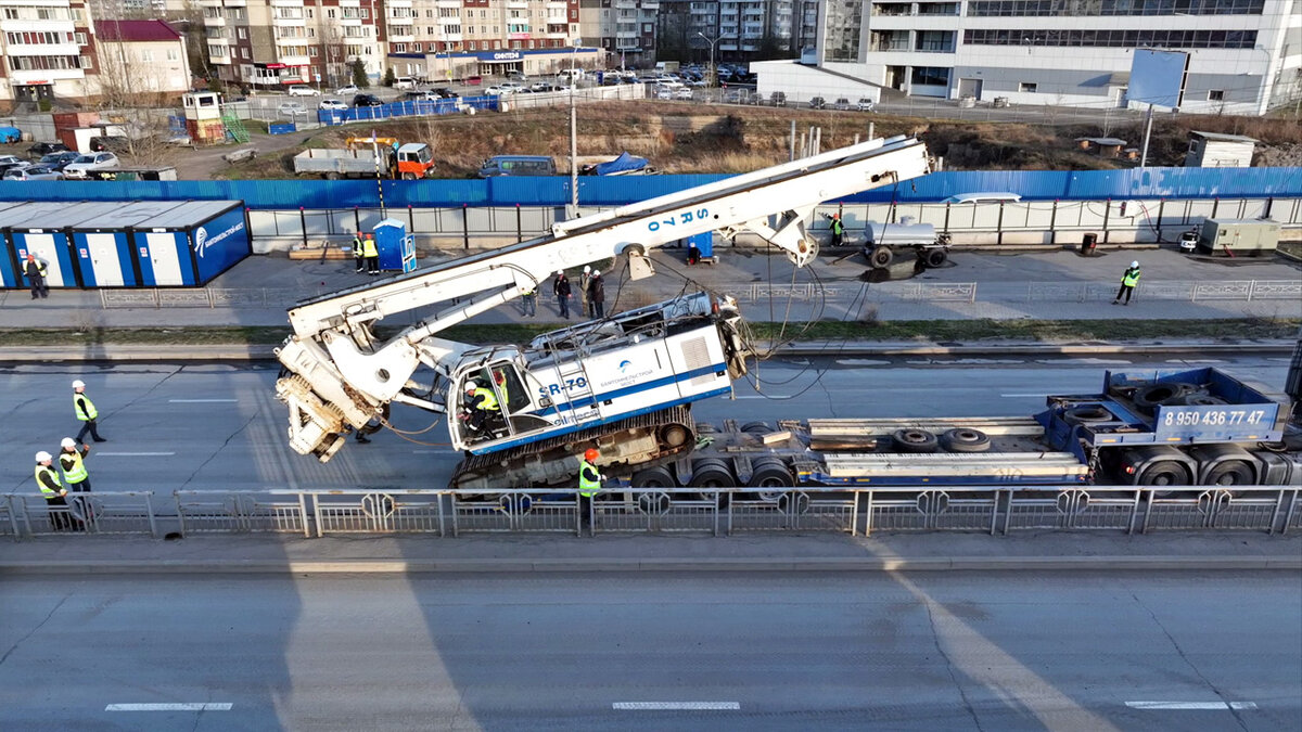 Аэродромная противообледенительная машина JBT Tempest. Аэропорт Толмачево деайсер Темпест-2. Airbus a320 противообледенительная обработка. Обработка самолета от обледенения.