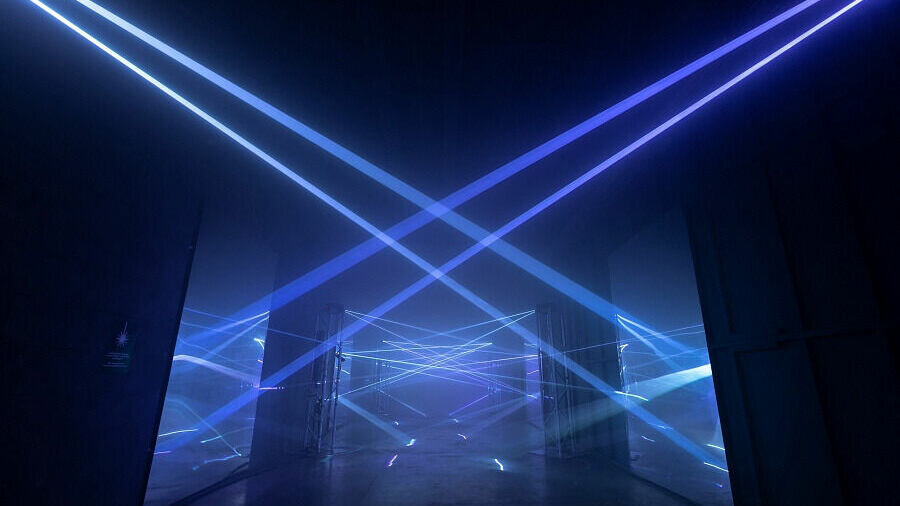     В Волгограде впервые откроют тотальную мультимедийную инсталляцию A.R.R.C 2.0 в здании бывшего ЦУМа. Она будет посвящена внутренней творческой эволюции и революции человека, сообщили в облкомкультуры.