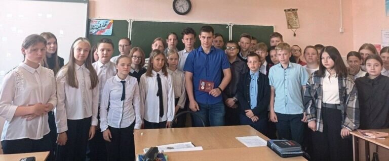    В Сорочинске для учеников школы №117 участник СВО Никита Крышкин провел урок мужества Кристина Просвиркина