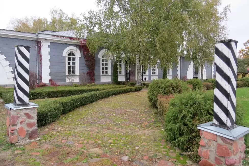 Почтовая станция Нехачево была построена в 1840-х годах при Николае I и была частью Московcко-Варшавского шоссе
