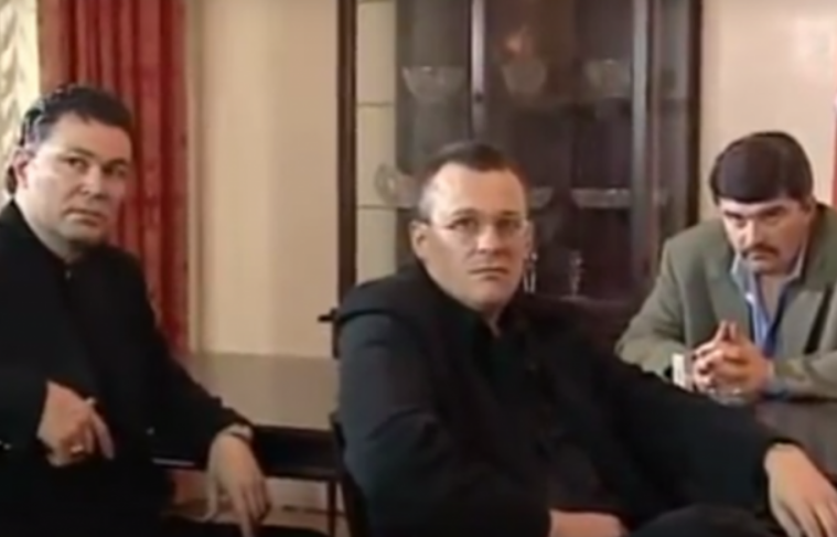 В центре Роман Цепов