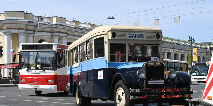    В Петербурге прошел парад ретротранспорта.Игорь Акимов.