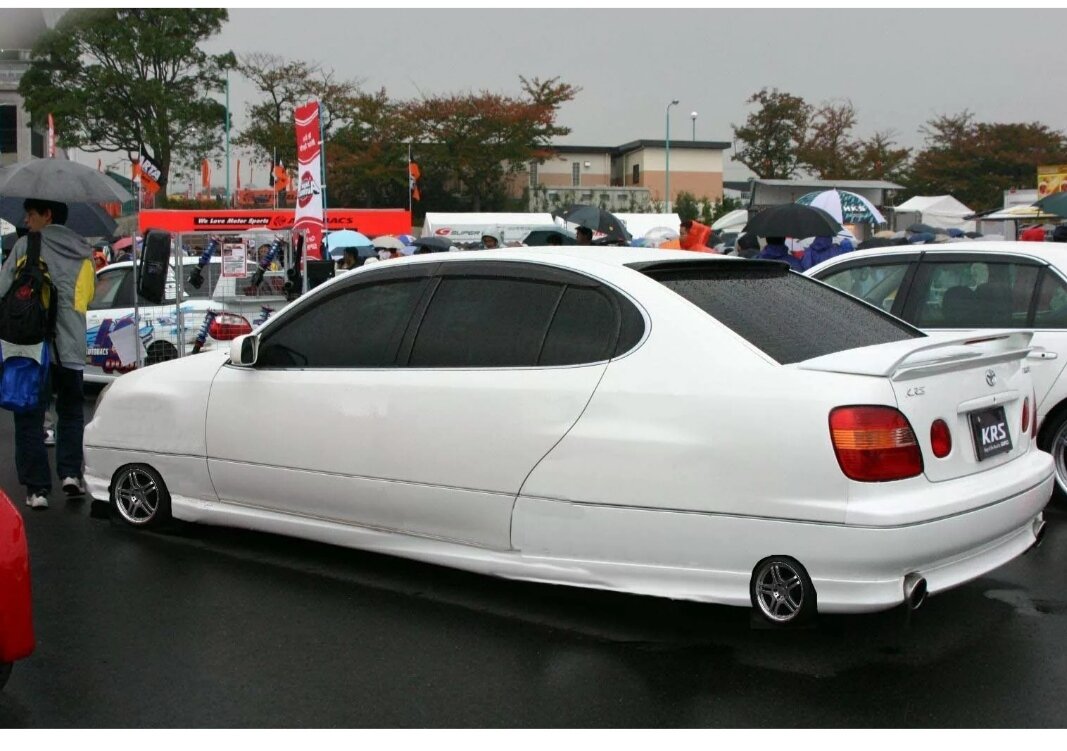 Картинка из интернета для наглядности.  Большой человек на маленьких стопах, это как большая машина на маленьких колёсах. Далеко не уедешь. 