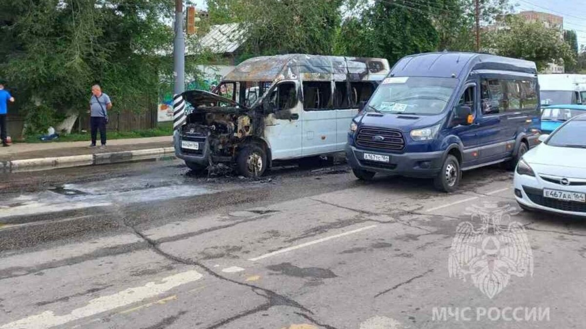 В Энгельсе загорелась маршрутка с пассажирами на улице Тельмана |  Reporter64 Saratov | Дзен