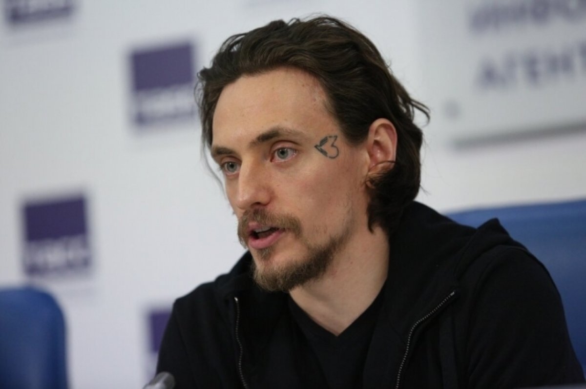    Полунин заявил, что тату с гербом Украины не мешает ему любить Путина