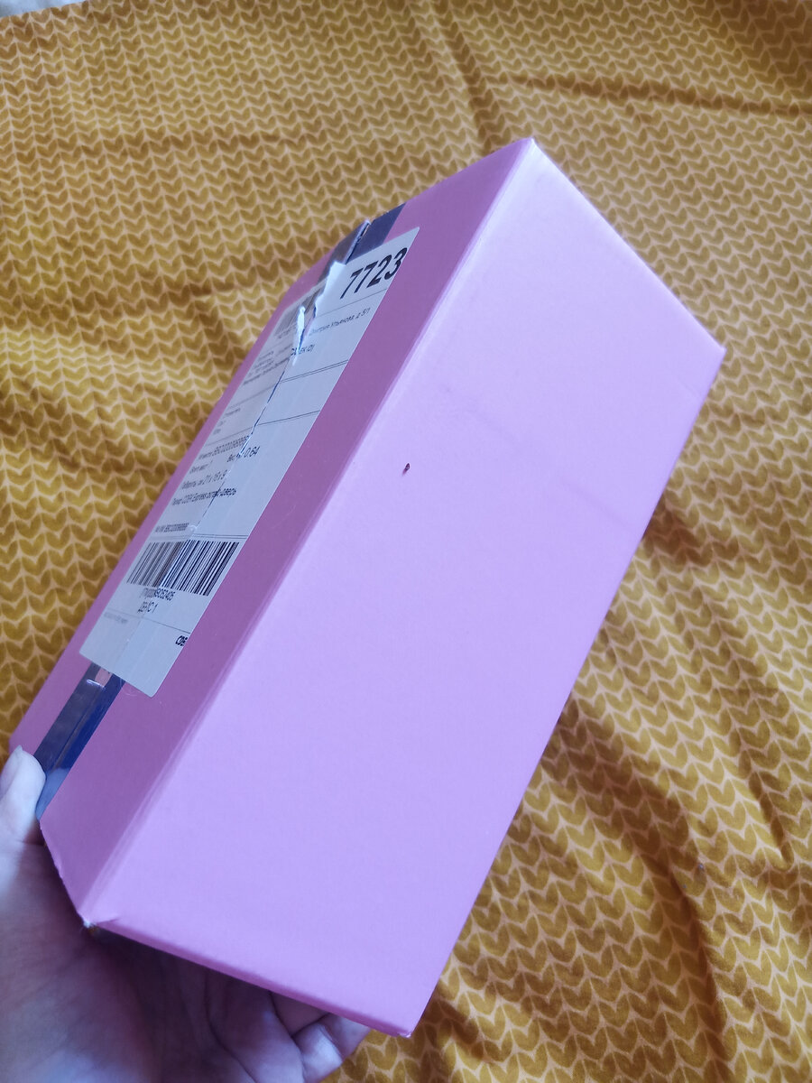 Бокс доставлен курьером одной из курьерских служб. Упакован в крепкую картонную коробку.