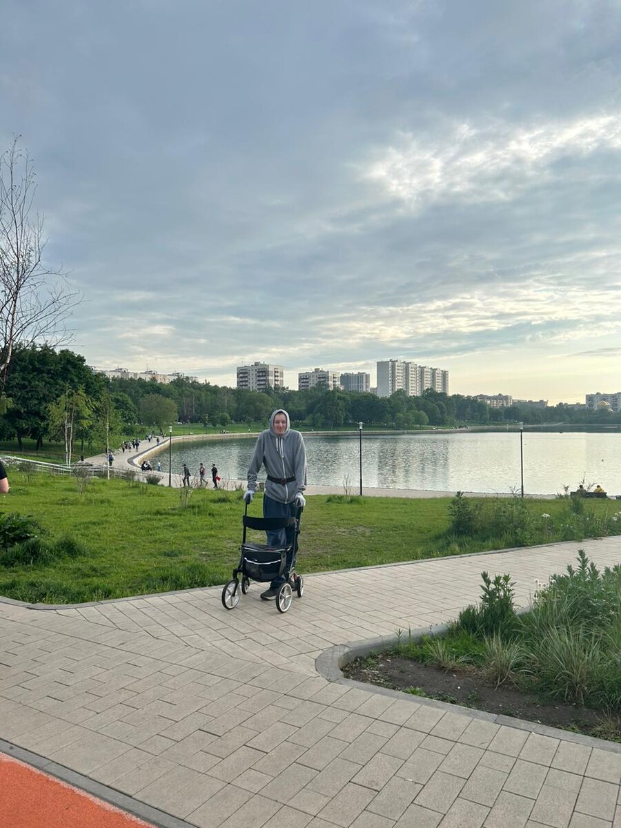 Тут уже позирую по науке - взглядом в камеру 😀