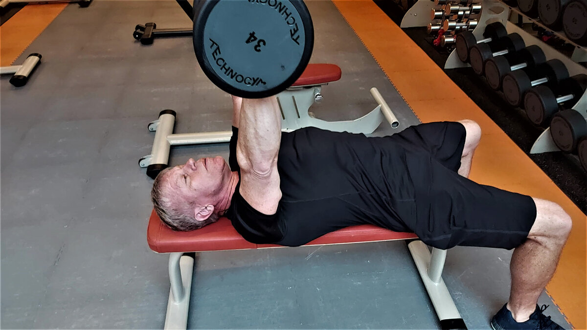 У человека нет возростных ограничений! Доказываю, показываю, ломаю ...