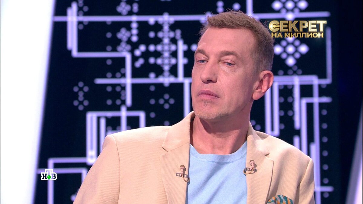 [ Смотреть видео на сайте НТВ ] Музыкальный критик Сергей Соседов в свои 55 лет живет с мамой и уже не расстраивается, что у него нет детей.