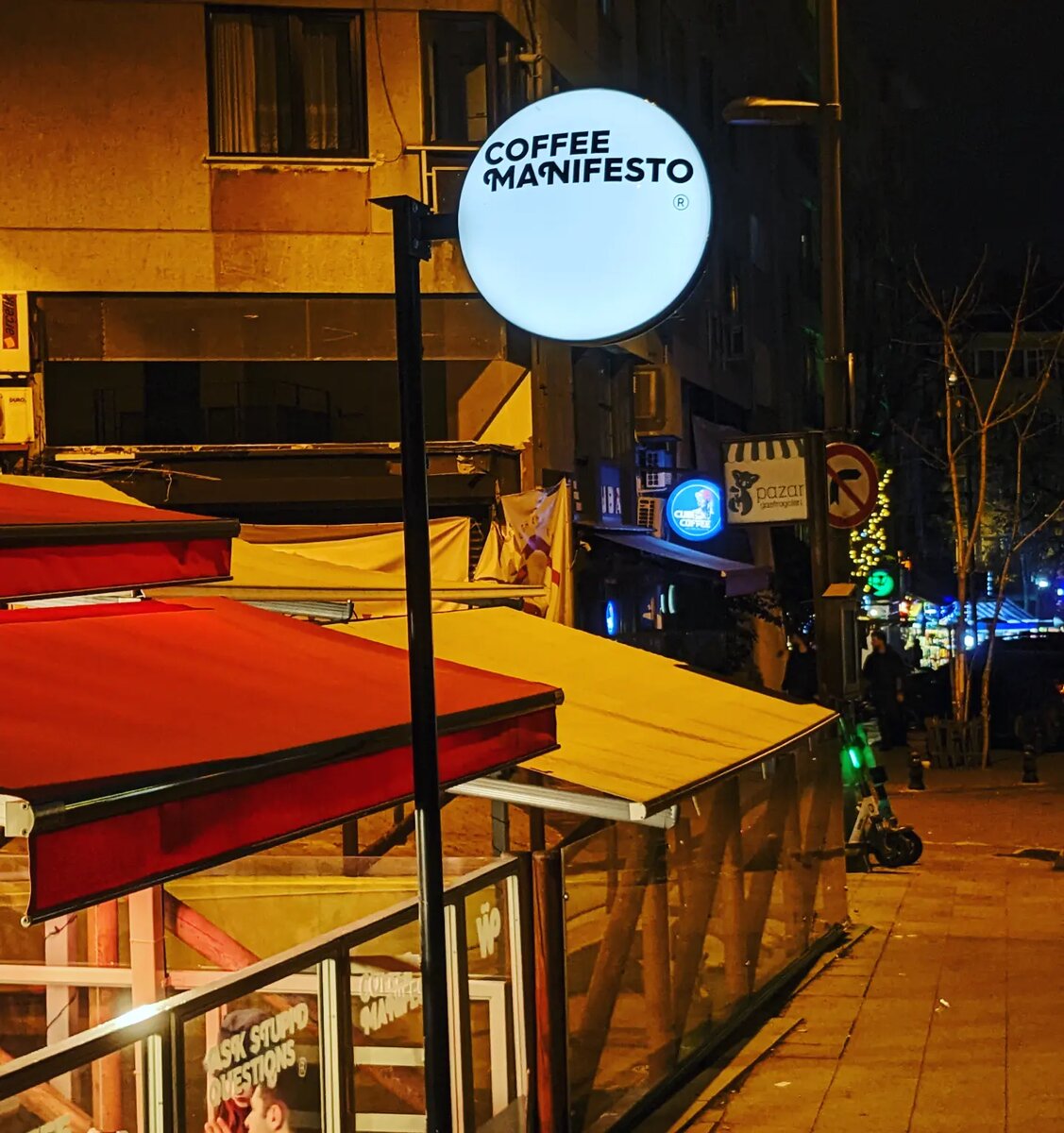 Coffee Manifesto находится на другом острове.