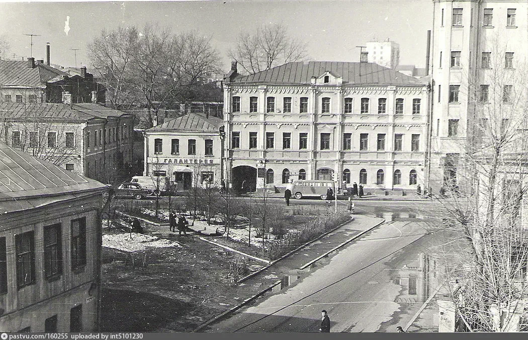 Пересечение 1-го Коптельского и Грохольского переулков, 1967 – 1970 г. Источник https://pastvu.com/p/160255.