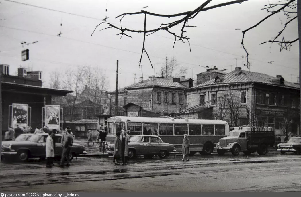 Это - кто бы мог подумать? - Краснопрудная улица. 1961 год. Подпись на вотермарке: uploaded by a_ledniov.