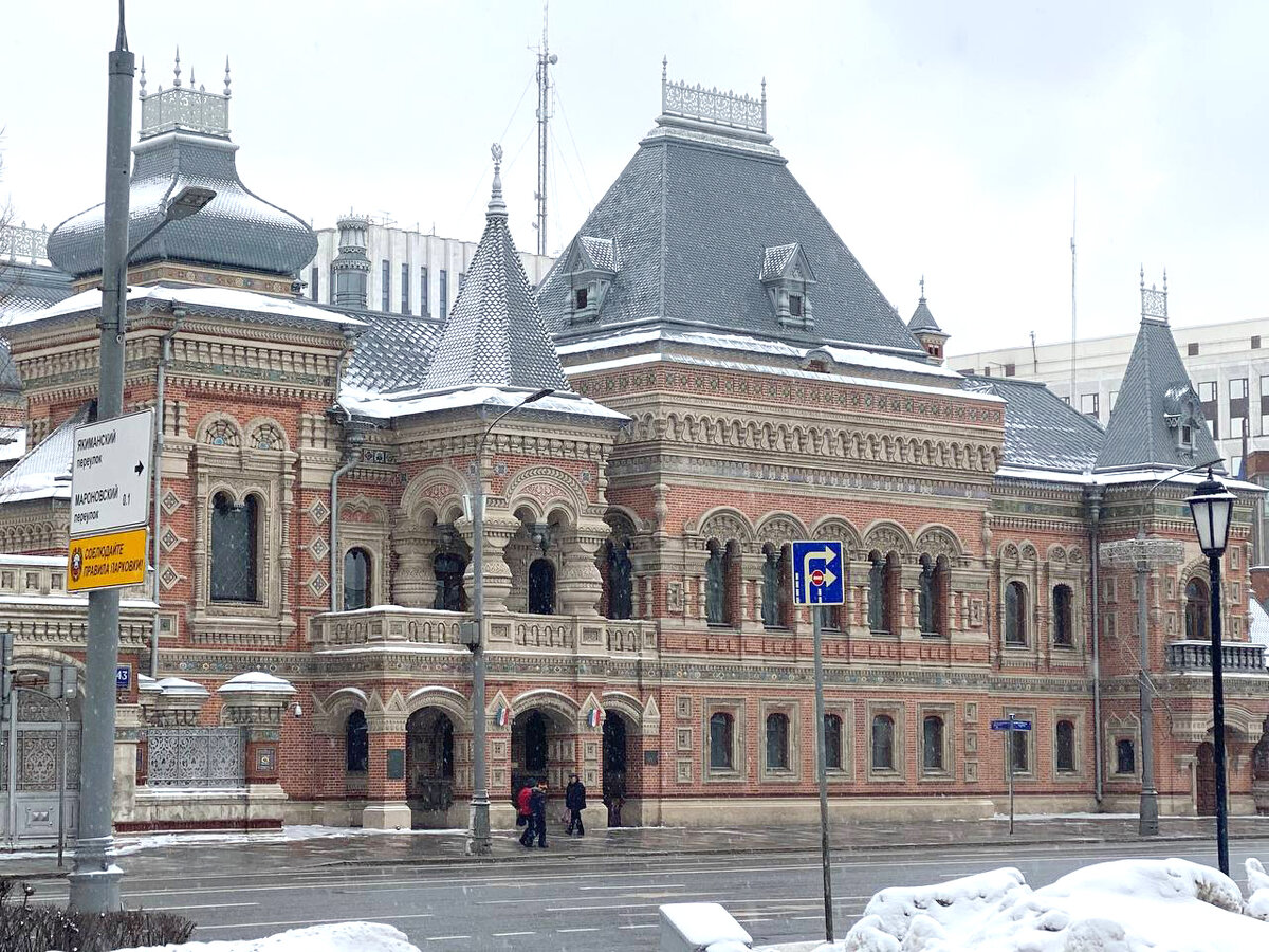 Дом купца Игумнова (резиденция посла Франции в России). Экскурсия «Зазеркалье Якиманки» в Москве