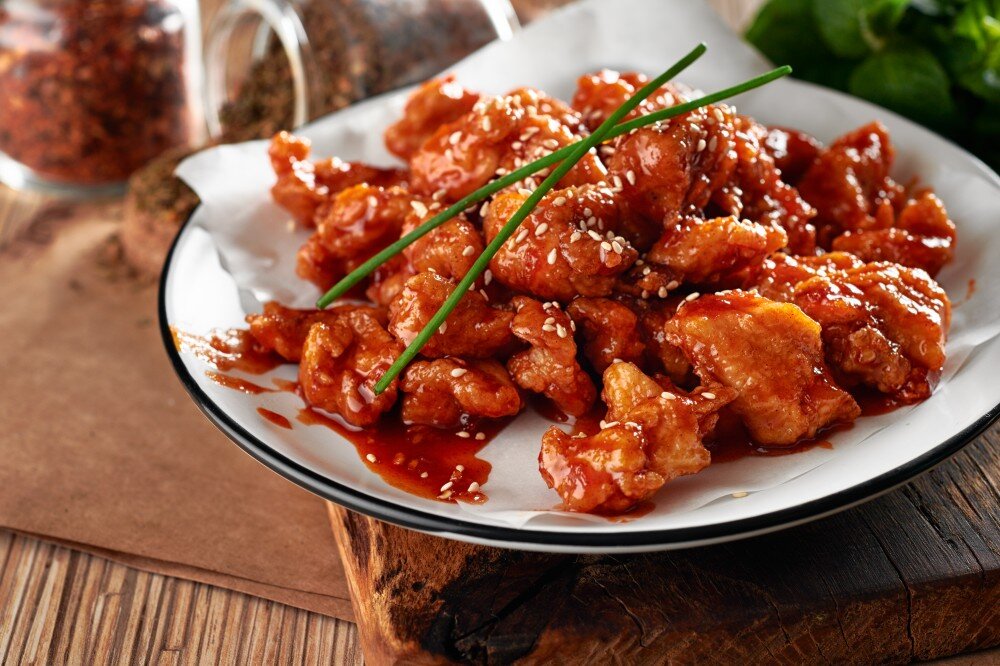Корейская курочка новосибирск. Гоби манчуриан. Свинина в кислосладком соусе. Кис кис по корейски. Крылышки в кисло-сладком соусе.
