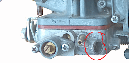 Красным обведён винт качества смеси на холостом ходу. Его положение на расход топлива не влияет. Не бойтесь, крутите. 